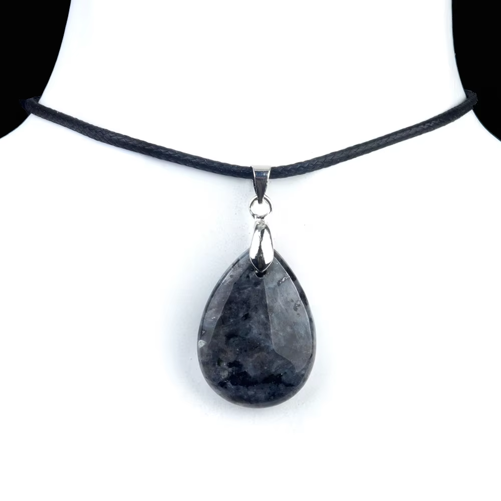 Collana di spettrolite