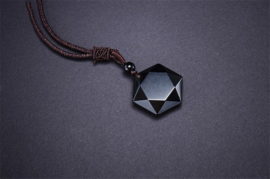 Collana con ciondolo in ossidiana nera