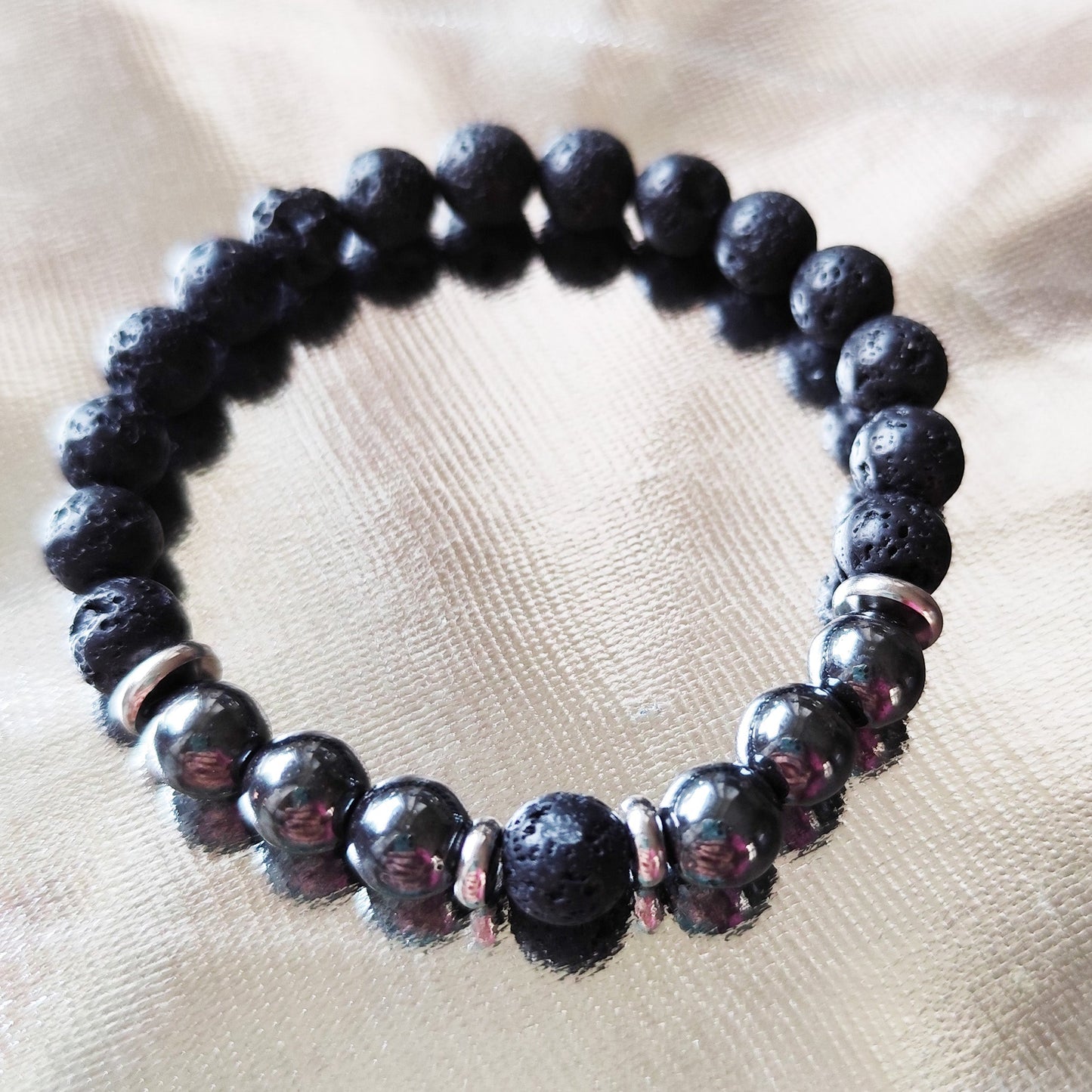 Bracciale di ematite e pietra lavica