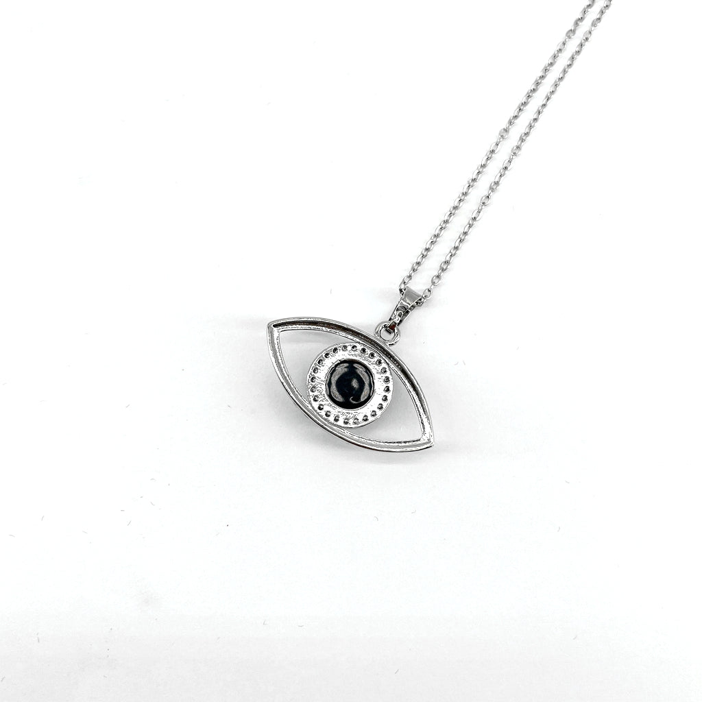 Collana con occhio di Horus in ossidiana nera